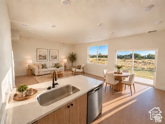1067 N Summit View Dr, Harrisville, UT 84404 - #3