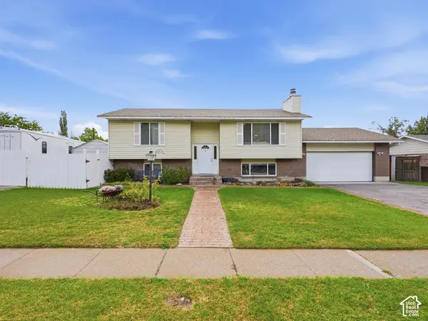 2496 E Woodthrush Dr, Sandy, UT 84093