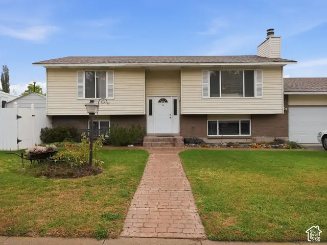 2496 E Woodthrush Dr, Sandy, UT 84093 - #2