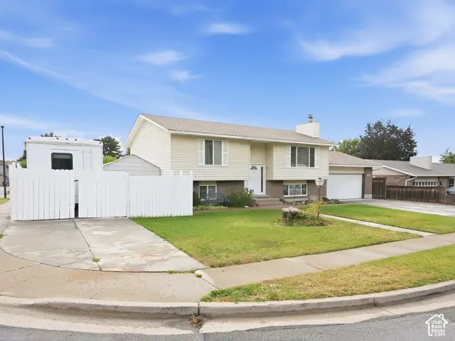 2496 E Woodthrush Dr, Sandy, UT 84093 - #3