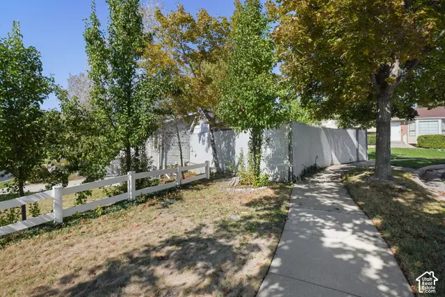 812 W River Glen Dr, Murray, UT 84123 - #2