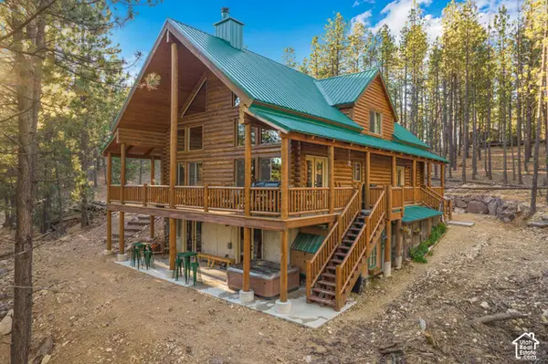 940 N Spruce Dr, Duck Creek Village, UT 84762