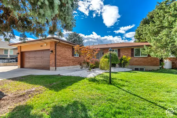 1974 E Terrace Dr, Sandy, UT 84093