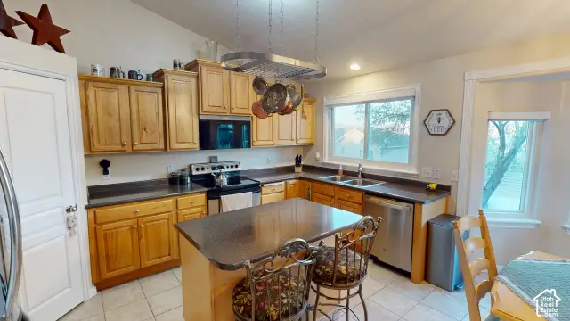 6681 S High Bluff Dr, West Jordan, UT 84081 - #2