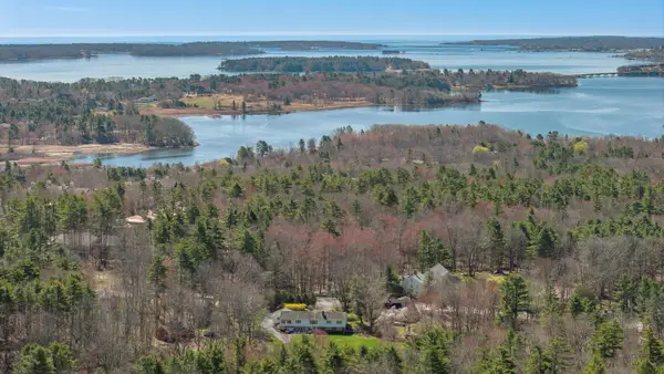 69 Falmouth Road, Falmouth, ME 04105