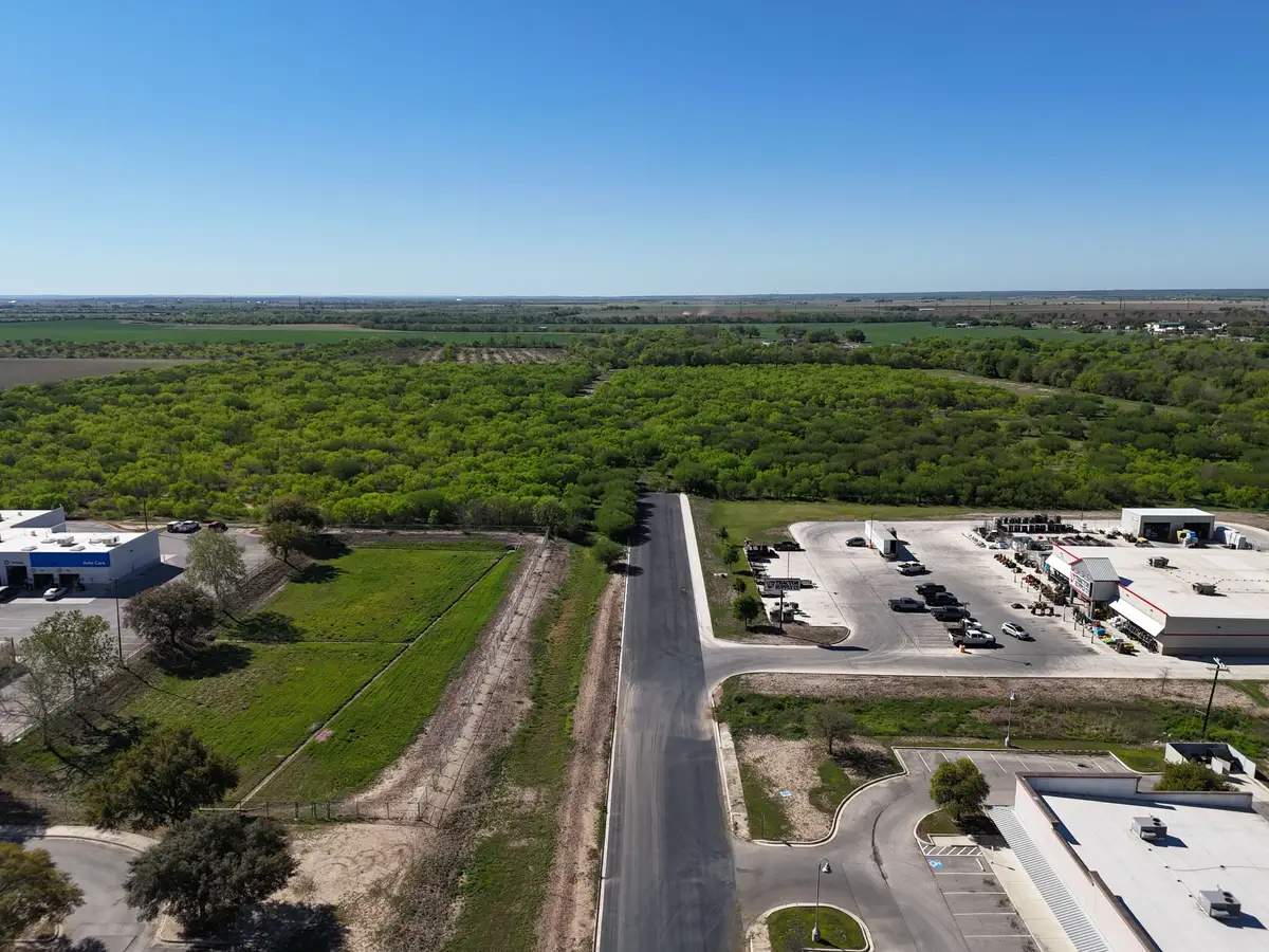 287 N 22nd, Hondo, TX 78861 - #1