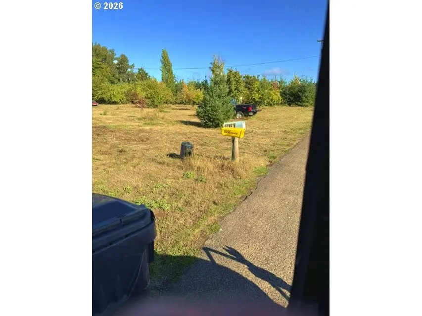 31601 S Yoder Rd, Hubbard, OR 97032 - #2
