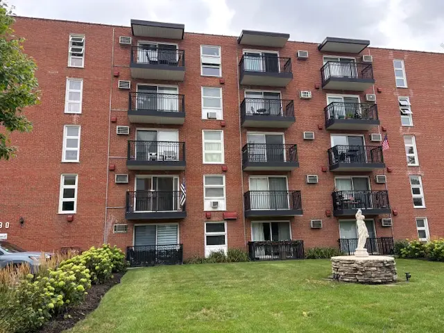 6490 N Northwest Highway #3F, Chicago, IL 60631 - Image #1