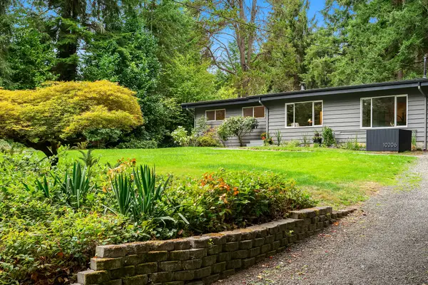 10206 SW Quartermaster Drive, Vashon, WA 98070