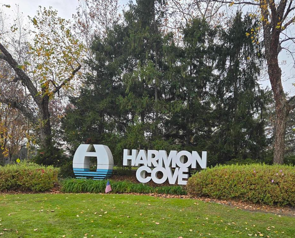 570 SANDERLING CT, Secaucus, NJ 07094