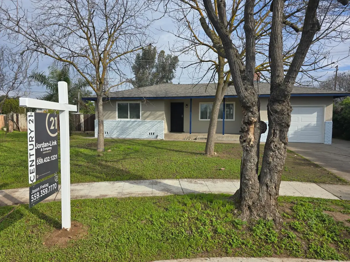 4074 N Ila Avenue, Fresno, CA 93705 - #1