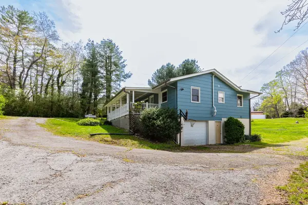 41 Kennedy Road, Weaverville, NC 28787
