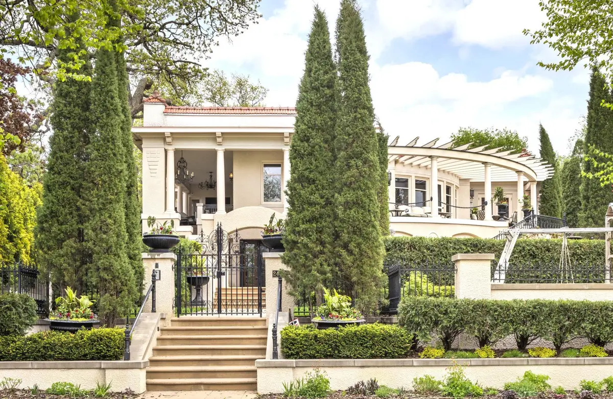 2427 E Lake Of The Isles Parkway, Minneapolis, MN 55405 - #1