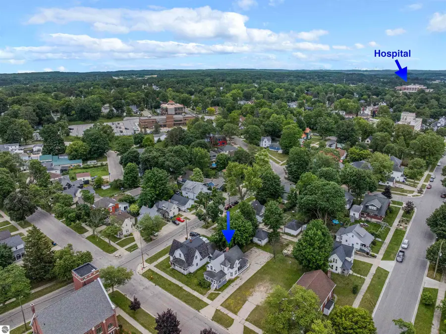 314 E Pine Street, Cadillac, MI 49601 - #2