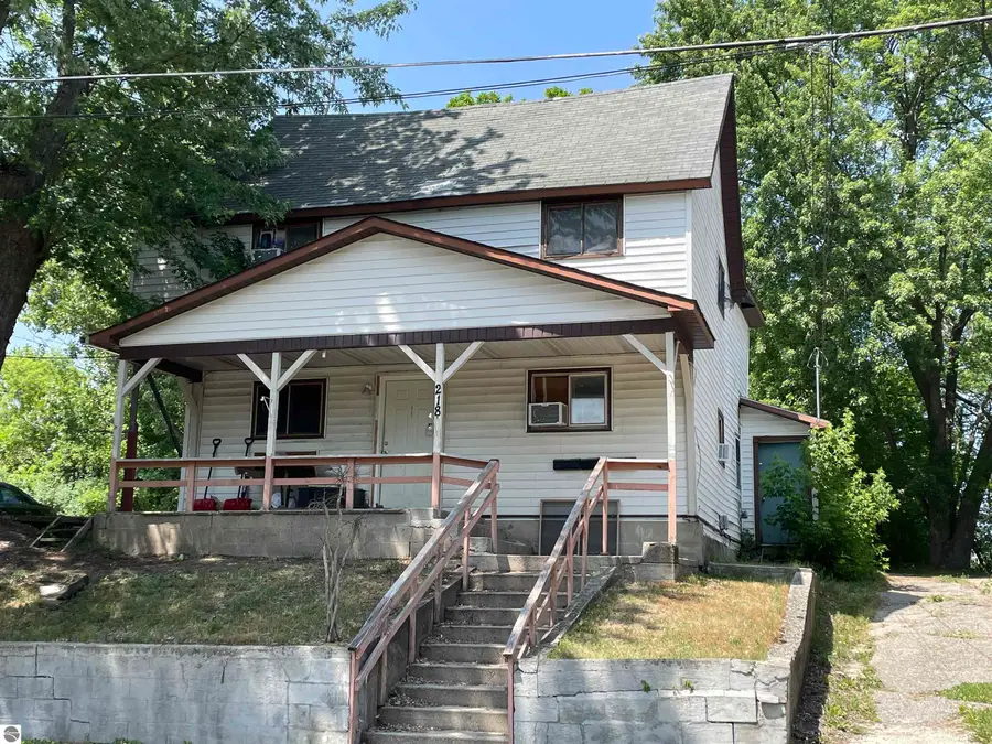 314 E Pine Street, Cadillac, MI 49601 - #3