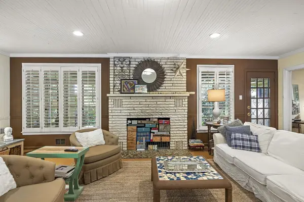 825 Myrta St, Kerrville, TX 78028