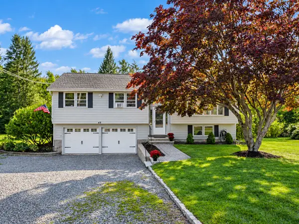 49 Meadowview Rd, North Andover, MA 01845
