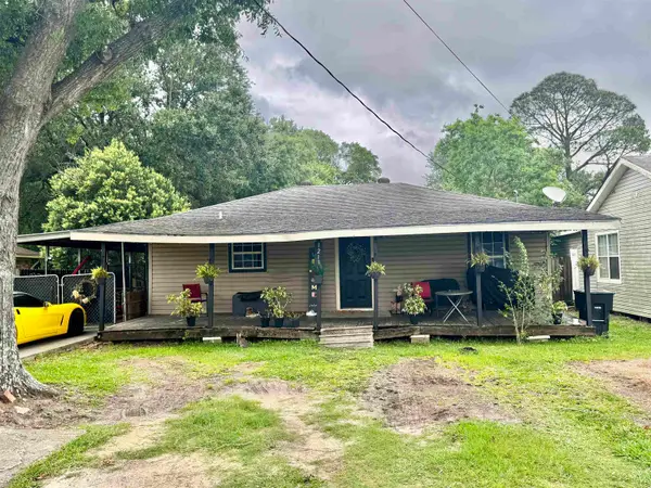 1219 S 13th Street, Nederland, TX 77627