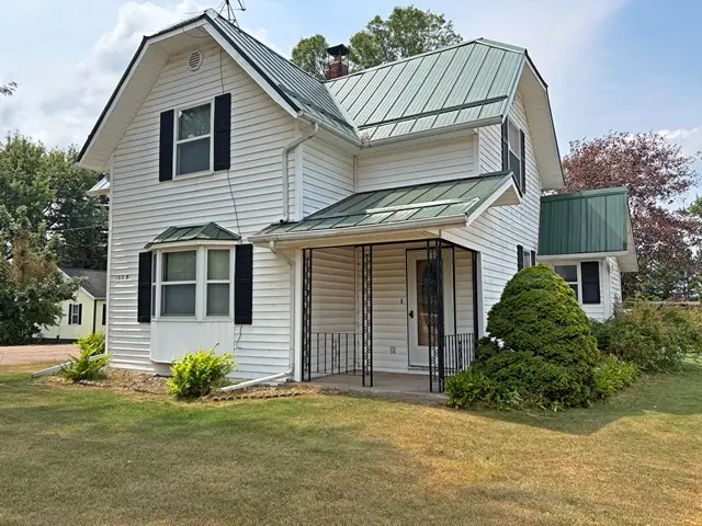 105 N HENDREN AVENUE, Greenwood, WI 54449 - #1
