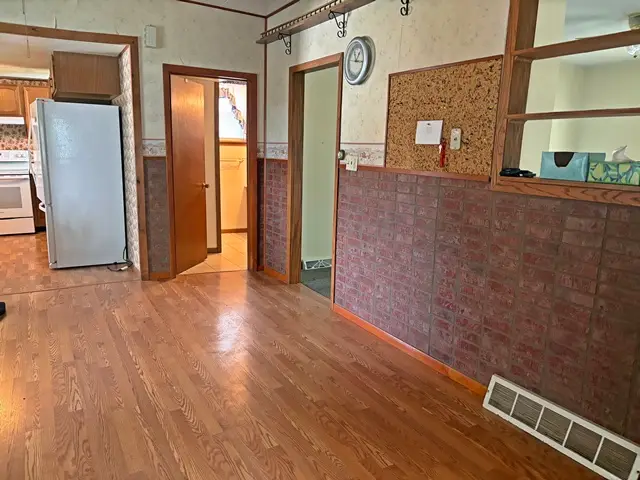 105 N HENDREN AVENUE, Greenwood, WI 54449 - #2