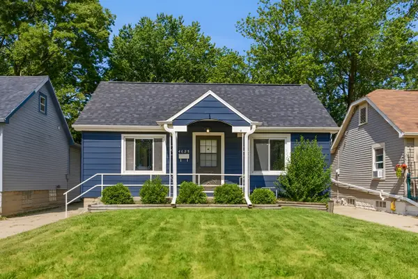 4625 N River Park Blvd, Glendale, WI 53209