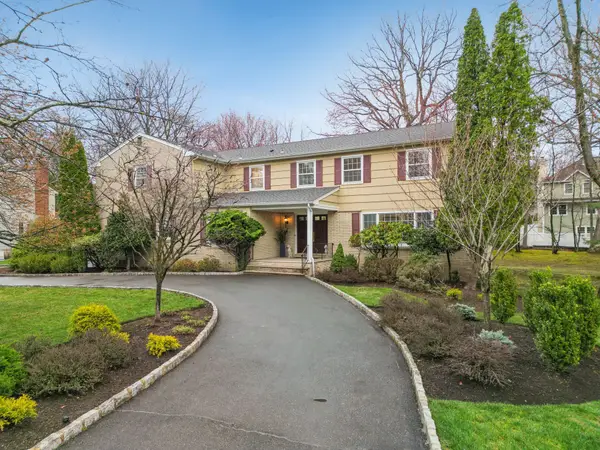 82 Brookside Ter, North Caldwell Boro, NJ 07006