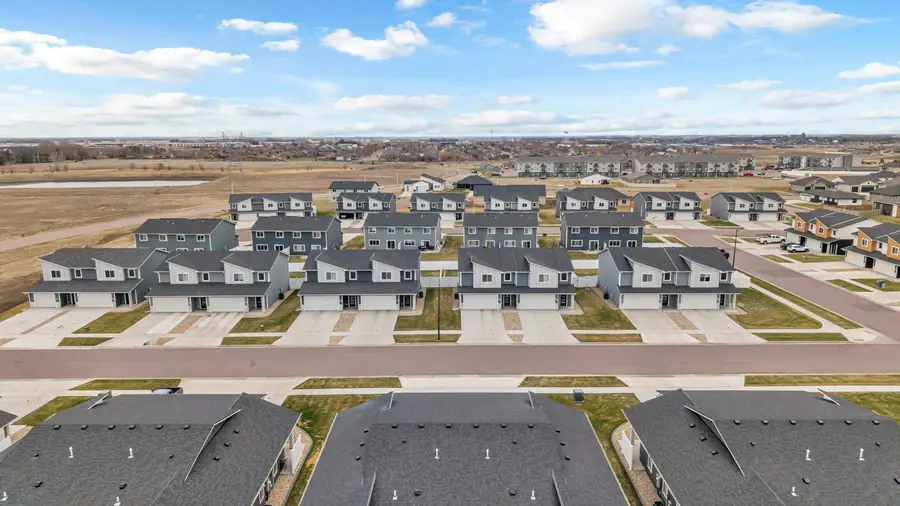 530 Oxford Ave, Harrisburg, SD 57032 - #2