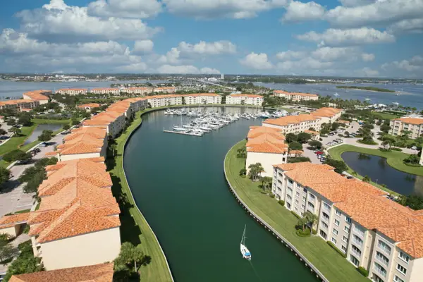34 Harbour Isle Drive W #ph06, Fort Pierce, FL 34949