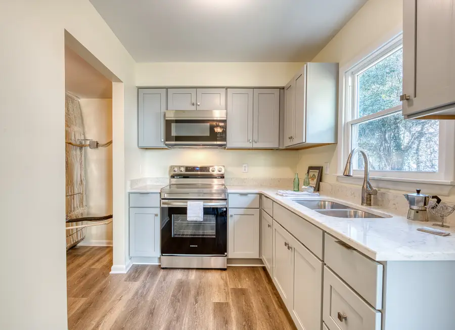 833 Hampton Avenue, Newport News, VA 23607 - #2