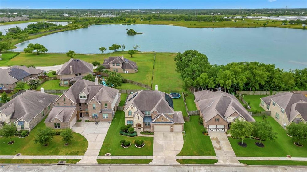 2982 Holbrook Valley Lane, League City, TX 77573 BHGRE