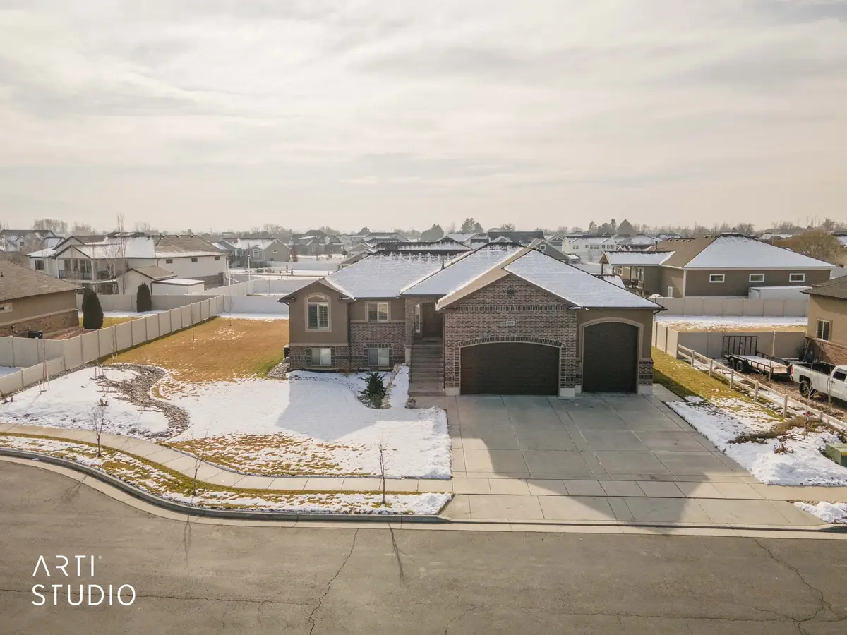 2673 W 2125 N, Farr West, UT 84404 - #1