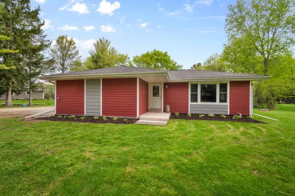 3013 El Camino Dr, Jackson, WI 53012