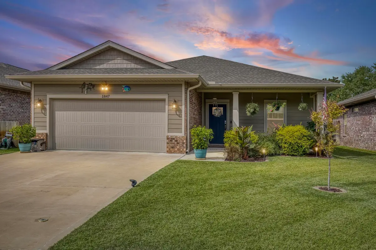 1847 Medlin Ct, Navarre, FL 32566 - Image #1