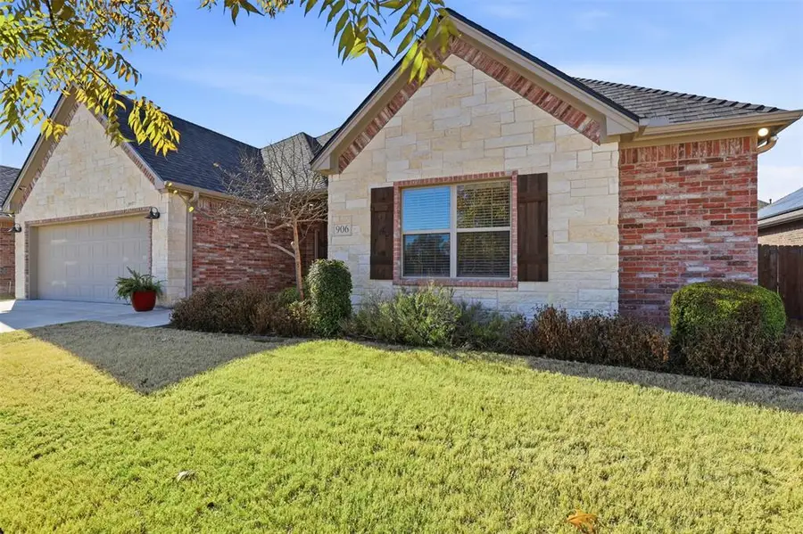 906 Chestnut Grove Drive, Cleburne, TX 76033 - Image #3