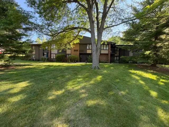 22 Matterhorn Cir, Geneva, WI 53147 - #1