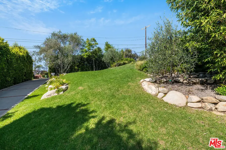 1046 Chautauqua Boulevard, Pacific Palisades, CA 90272 - Image #3