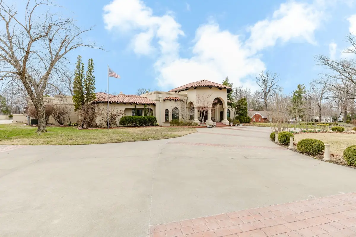 319 Country Club Lane, Harrisburg, IL 62946 - #1