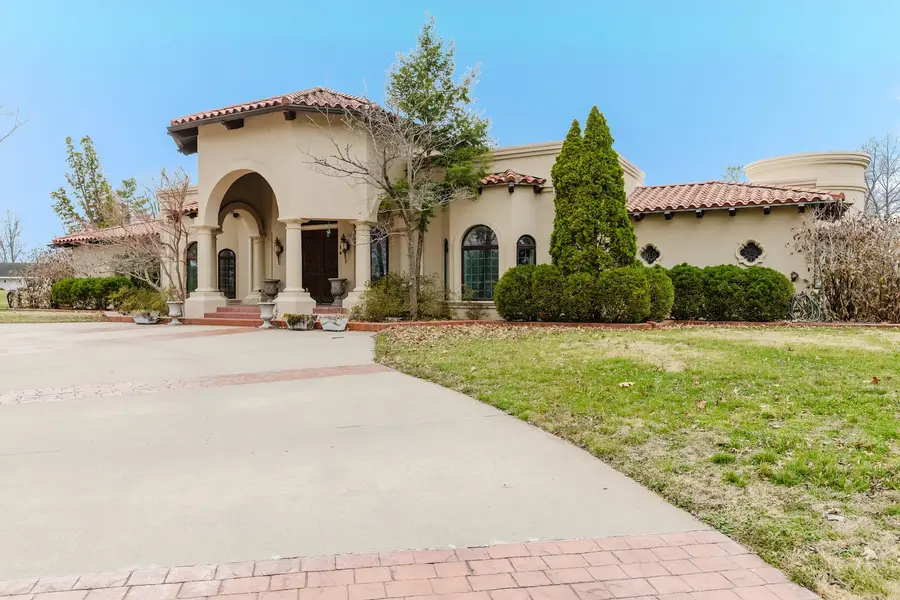 319 Country Club Lane, Harrisburg, IL 62946 - #2