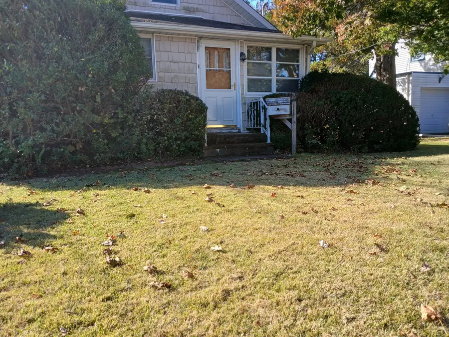 8 Woodburn Street, Patchogue, NY 11772 - #3