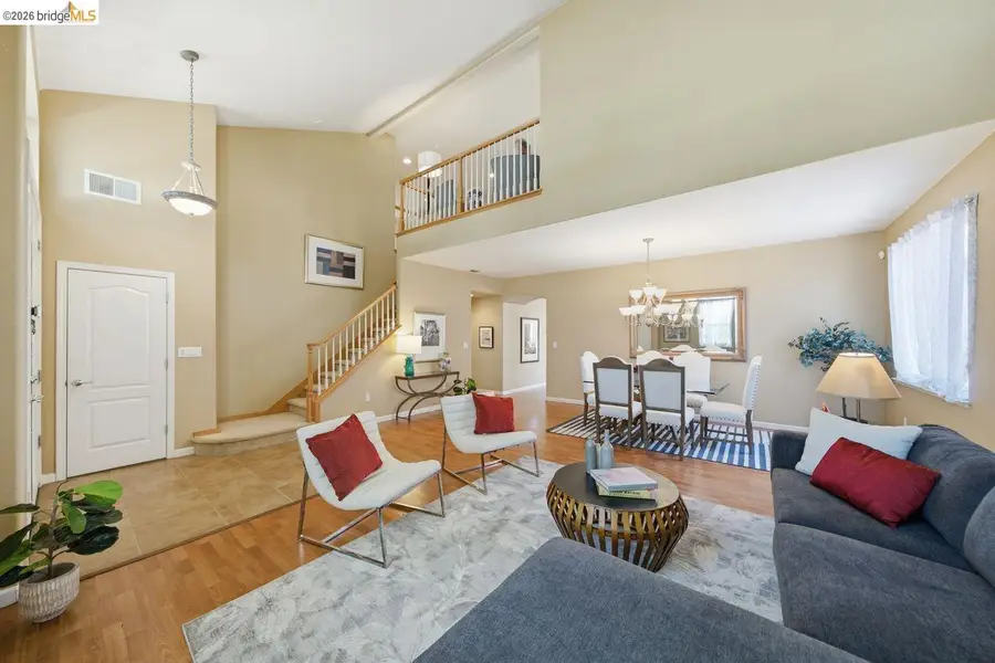 327 Hawk Ridge Dr, Richmond, CA 94806 - #2