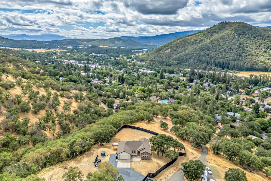 1401 7th Avenue, Gold Hill, OR 97525 - #2