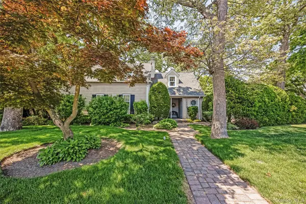 215 Melville Road, Farmingdale, NY 11735