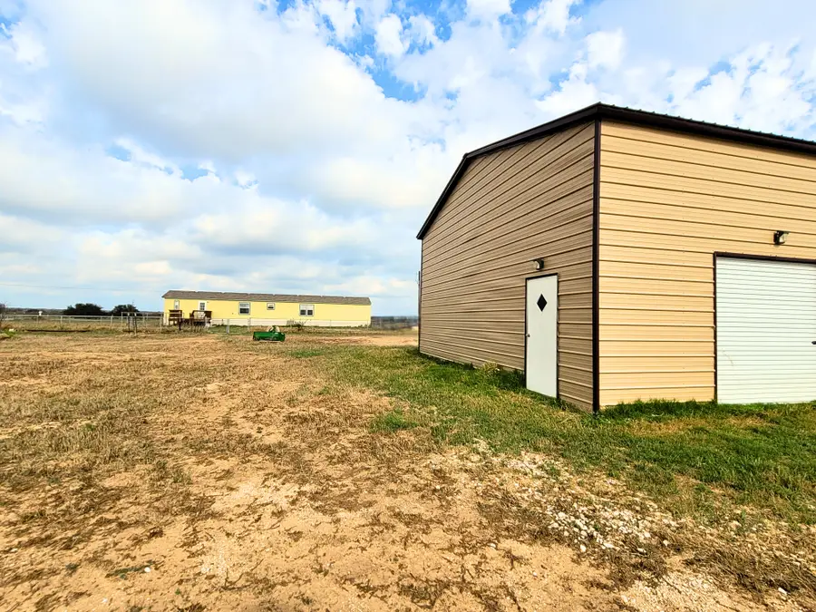 2072 County Road 421, Stockdale, TX 78160 - Image #3