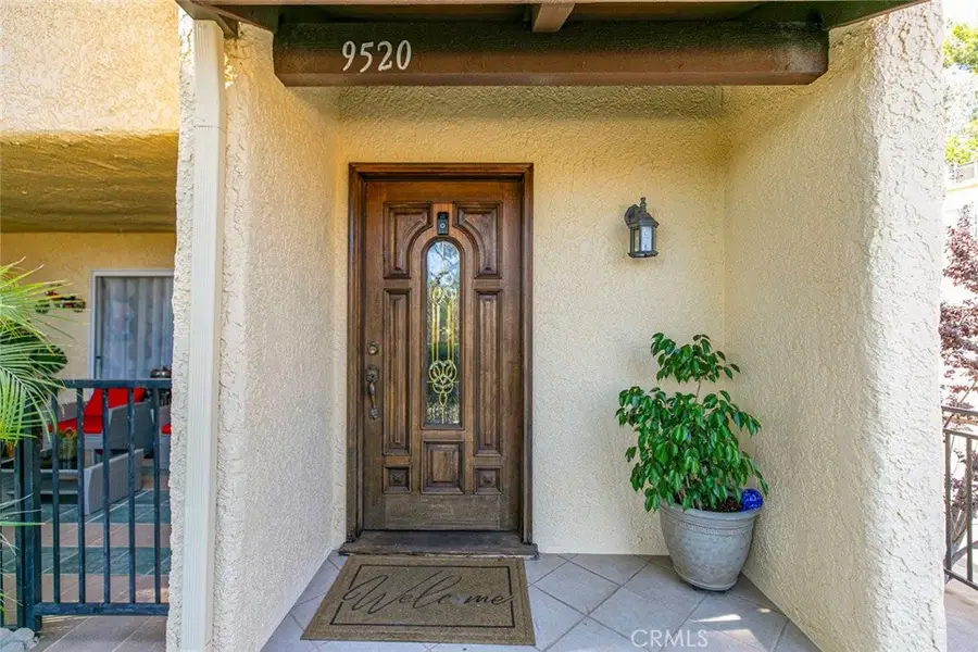 9520 Via Tivoli, Burbank, CA 91504 - Image #2