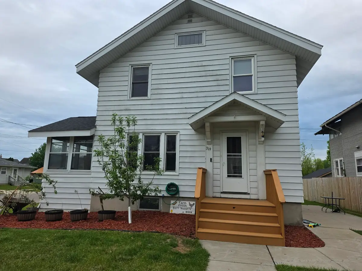 319 E Main St, Sparta, WI 54656 - #1