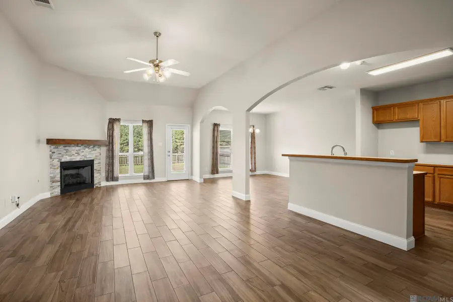 26141 Burlwood Ave, Denham Springs, LA 70726 - #3