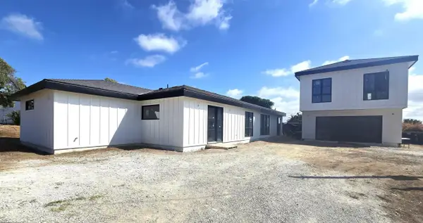 227 Hill Dr, Vista, CA 92083