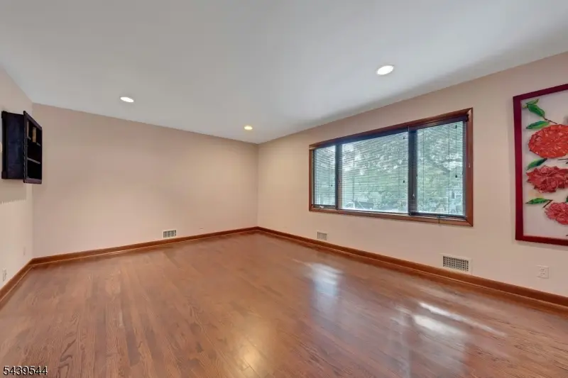 8 Marlo Road, Livingston, NJ 07039 - #3