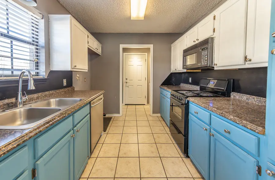 304 N Englewood Avenue, Lubbock, TX 79416 - Image #3
