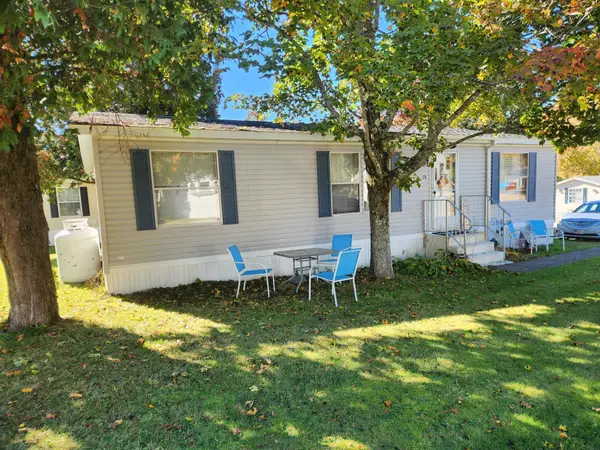 28 Pinehill Mhp Road #28, Berwick, ME 03901